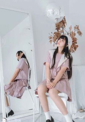 男人扒开女人双腿强吻的图片_1080P完整版观看