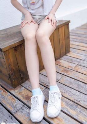 一面亲上边一面膜下边免费_720高清在线