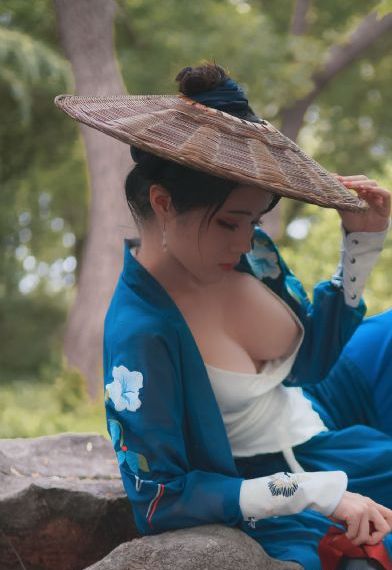 开会在桌子下反正他们看不见小说_DVD在线观看高清